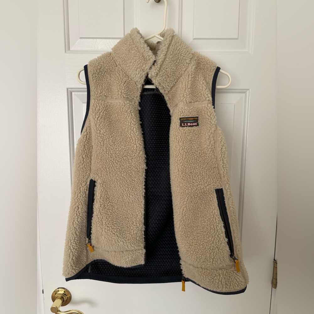 L.L. Bean Womens Sherpa Fleece Vest in Beige with Navy Trim